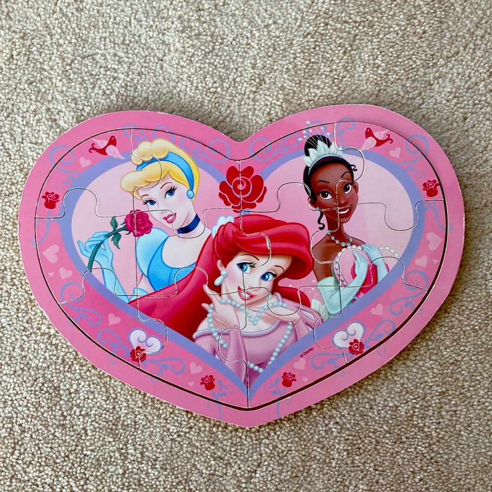 Disney Princess heart shaped puzzle, 12 pieces, pink, purple, Cinderella, Ariel